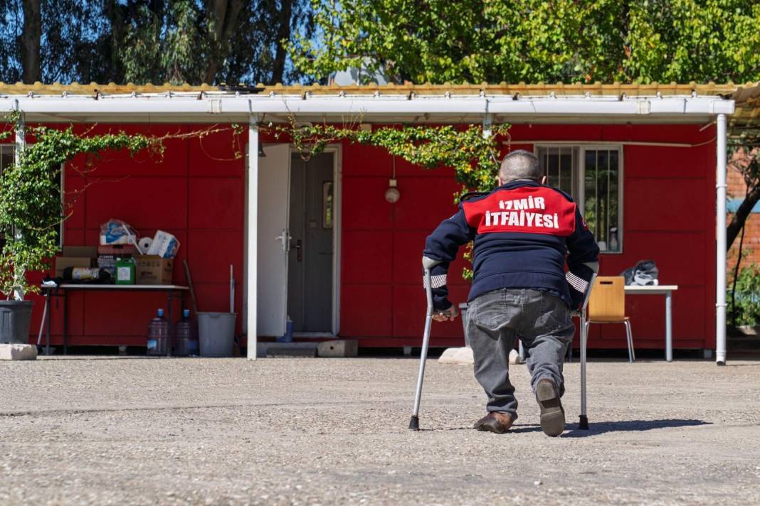 İzmir itfaiyesinin lakabını boyundan alan 110 Yaşar'ı hikayesiyle yürekleri ısıtıyor 1